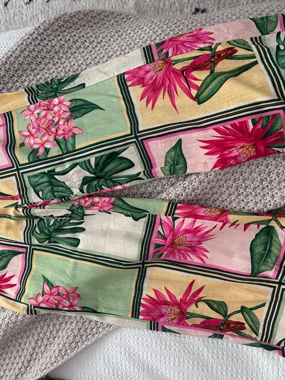 Tropical Linen Set - Picture 3 of 5